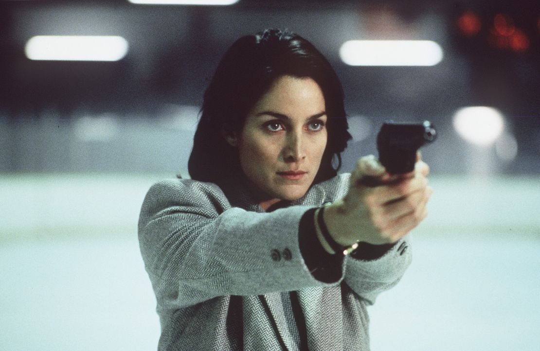 Wird in einen infamen Hinterhalt gelockt: FBI-Agentin Lou Castle (Carrie-Ann Moss) ... - Bildquelle: New City Releasing