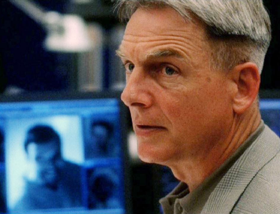 Das NCIS-Team um Special Agent Gibbs (Mark Harmon) findet heraus, dass Atlas vor seinem Verschwinden um sein Leben fürchtete, da bereits mehrere se... - Bildquelle: CBS Television