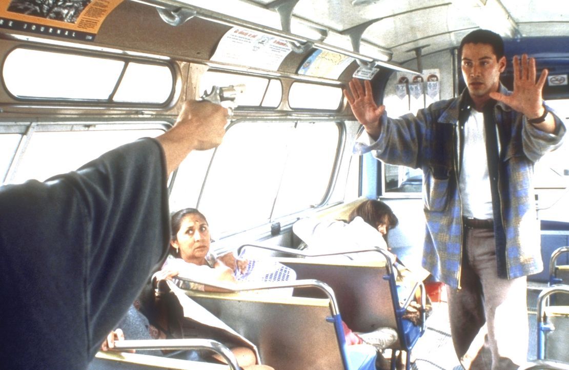 Nachdem es dem mutigen Polizisten Jack Traven (Keanu Reeves) gelungen ist, in den Bus zu klettern, versucht er, den gnadenlosen Entführer zu beruhig... - Bildquelle: Twentieth Century Fox of Germany