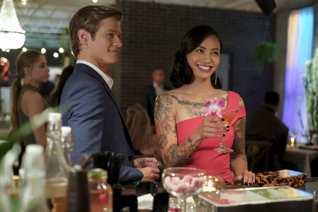 Angus MacGyver (Lucas Till, l.); Desi Nguyen (Levy Tran, r.) - Bildquelle: Mark Hill 2020 CBS Broadcasting, Inc. All Rights Reserved. / Mark Hill