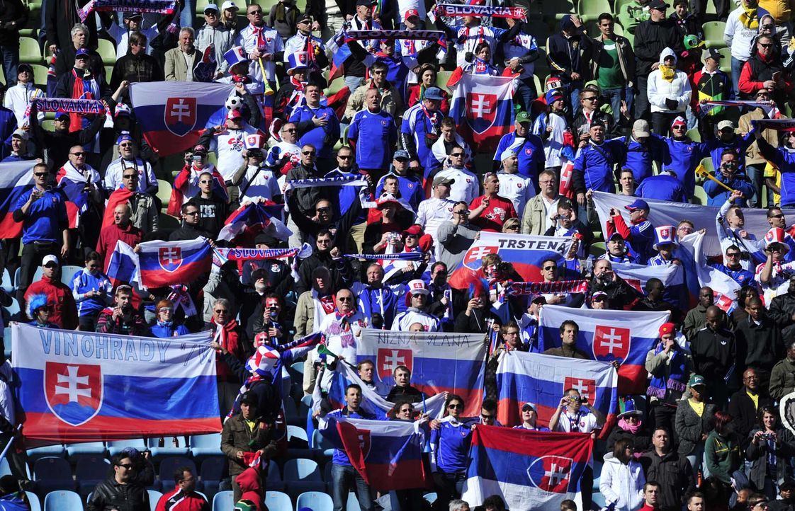 Fußball-Fan-Slowakei-100615-AFP - Bildquelle: AFP