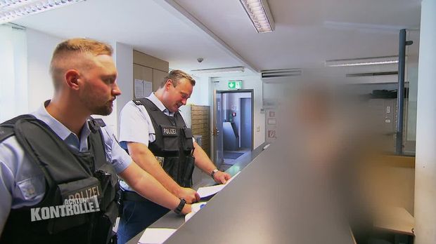 Achtung Kontrolle - Achtung Kontrolle! - Thema U.a.: Illegale Einreise Nach Deutschland - Bundespolizei Frankfurt