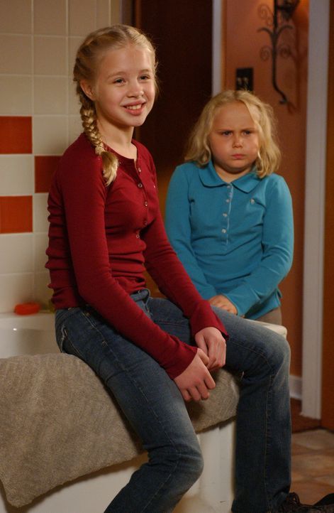 Ariel (Sofia Vassilieva, l.) und Bridgette (Maria Lark, r.) sprechen mit ihrer Mutter, als sie merken, dass diese kurz vorm Durchdrehen ist … - Bildquelle: Paramount Network Television