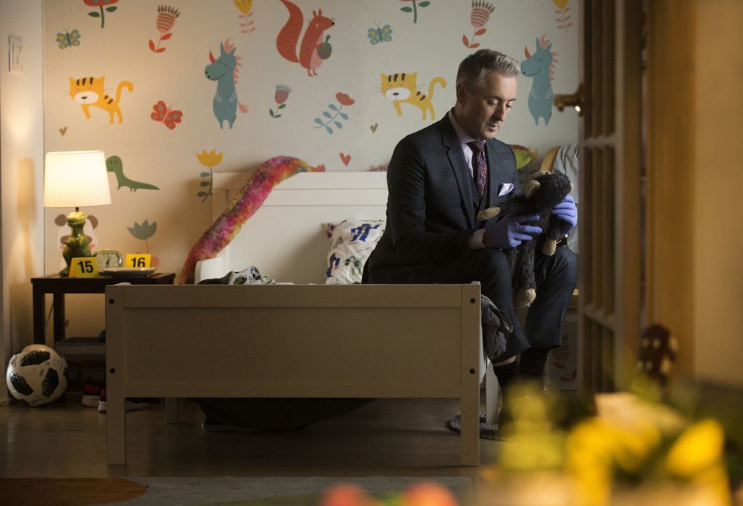 Dr. Dylan Reinhart (Alan Cumming) - Bildquelle: Francisco Roman 2018 CBS Broadcasting, Inc. All Rights Reserved / Francisco Roman