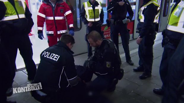 Achtung Kontrolle - Achtung Kontrolle! - Thema U.a: Alkoholisierter Täter Attackiert Den Rtw
