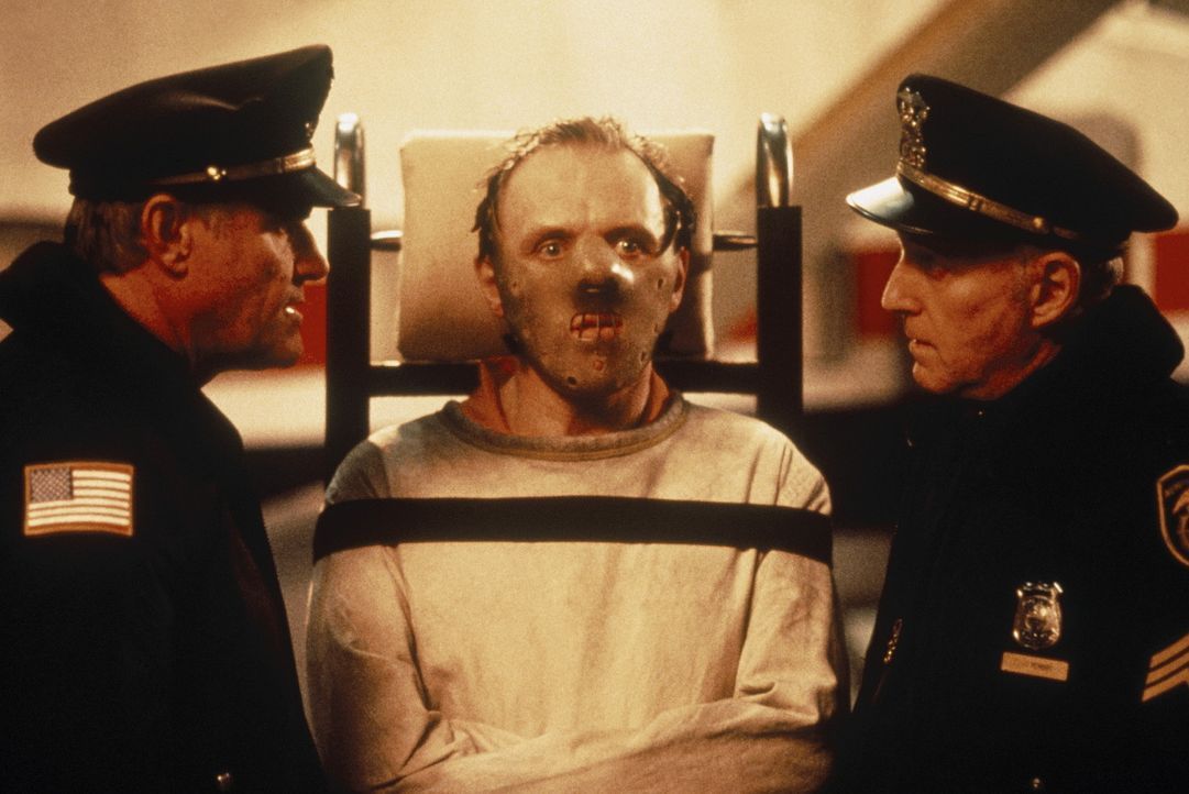Dr. Hannibal Lecter (Anthony Hopkins) sitzt seit Jahren im Hochsicherheitstrakt eines psychiatrischen Gefängnisses, weil der geniale Psychiater irg... - Bildquelle: Orion Pictures Corporation