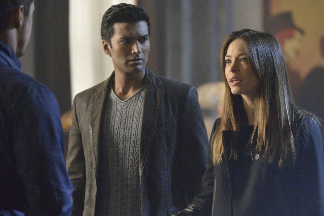 Vincent (Jay Ryan, l.) und Tori entkommen dem Anschlag von Muirfield. Gemeinsam mit Gabe (Sendhil Ramamurthy, M.) und Cat (Kristin Kreuk, r.) versuc... - Bildquelle: 2013 The CW Network, LLC. All rights reserved.