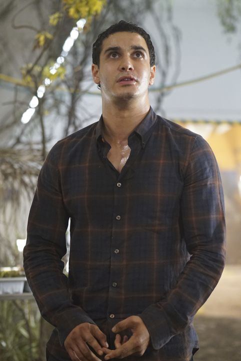 Ausgerechnet als ihrer aller Leben in Gefahr ist, beginnt Walter (Elyes Gabel) sich immer mehr daran zu erinnern, was passierte, als er in der Weltr... - Bildquelle: Bill Inoshita 2017 CBS Broadcasting, Inc. All Rights Reserved. / Bill Inoshita
