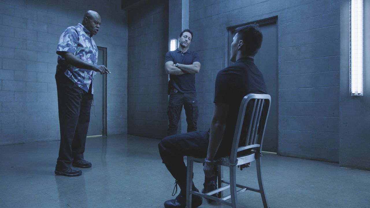 Lou Grover (Chi McBride, l.); Steve McGarrett (Alex O'Loughlin, r.) - Bildquelle: 2020 CBS Broadcasting, Inc. All Rights Reserved