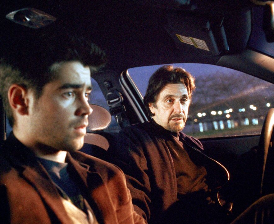 Sein Ausbilder bei der CIA ist der erfahrene Walter Burke (Al Pacino, r.). Er bringt James (Colin Farrell, l.) alle Kniffe und Tricks bei, mit denen... - Bildquelle: SPYGLASS ENTERTAINMENT GROUP.LP.ALL RIGHTS RESERVED