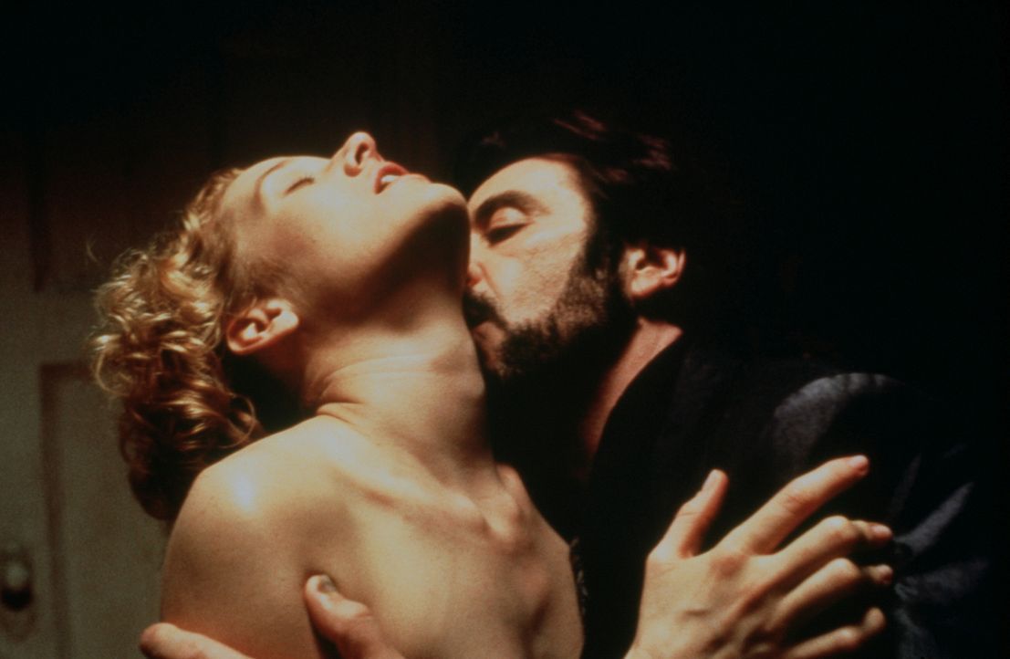 Nach seiner Entlassung aus dem Gefängnis flammt die alte Leidenschaft zwischen Carlito (Al Pacino, r.) und der hübschen Gail (Penelope Ann Miller, l... - Bildquelle: Universal Pictures