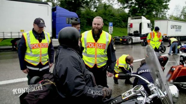 Achtung Kontrolle - Achtung Kontrolle! - Thema U.a: Motorradgroßkontrolle In Oberbayern