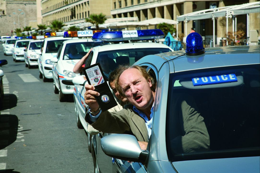 Als Commissaire Gibert (Bernard Farcy) für einige Tage einen Schwerverbrecher in seiner Marseiller Polizeistation in Gewahrsam nehmen soll, bricht... - Bildquelle: Europa Corp
