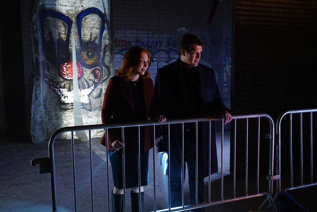 Tauchen in die unbarmherzige Welt des professionellen A cappellas ein, um einen Mörder zu finden: Castle (Nathan Fillion, l.) und Alexis (Molly C. Q... - Bildquelle: Richard Cartwright 2015 American Broadcasting Companies, Inc. All rights reserved.