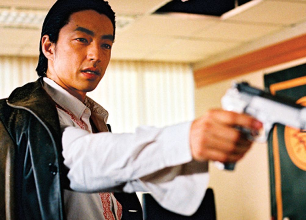 Der junge Yakuza-Kronprinz Kuroda (Takao Osawa) will gemeinsam mit der chinesischen Mafia ein mächtiges Drogenkartell aufbauen - und geht dabei üb... - Bildquelle: 2005 Sony Pictures Home Entertainment Inc. All Rights Reserved.