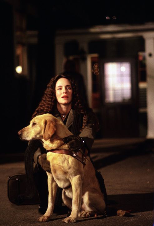 Emma Brody (Madeleine Stowe) wurde als Kind von ihrer Mutter misshandelt und ist seitdem blind. - Bildquelle: Warner Bros.