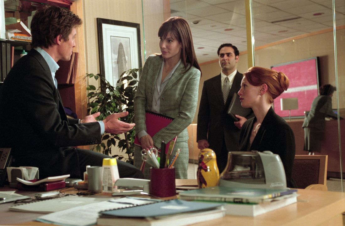 Fünf Jahre lang hat Lucy (Sandra Bullock, M.) ihm die Anzüge gekauft und seine Scheidungen abgewickelt - jetzt wirft sie das Handtuch. George (Hugh... - Bildquelle: Warner Bros.
