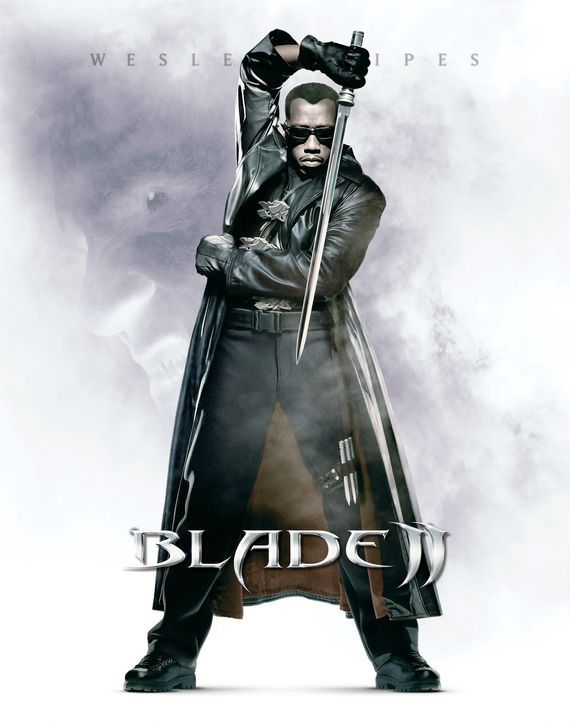 Blade (Wesley Snipes), halb Mensch und halb Vampir, der sich die Vernichtung aller Dracula-Nachfahren vorgenommen hat, muss sich zähneknirschend mit... - Bildquelle: New Line Cinema
