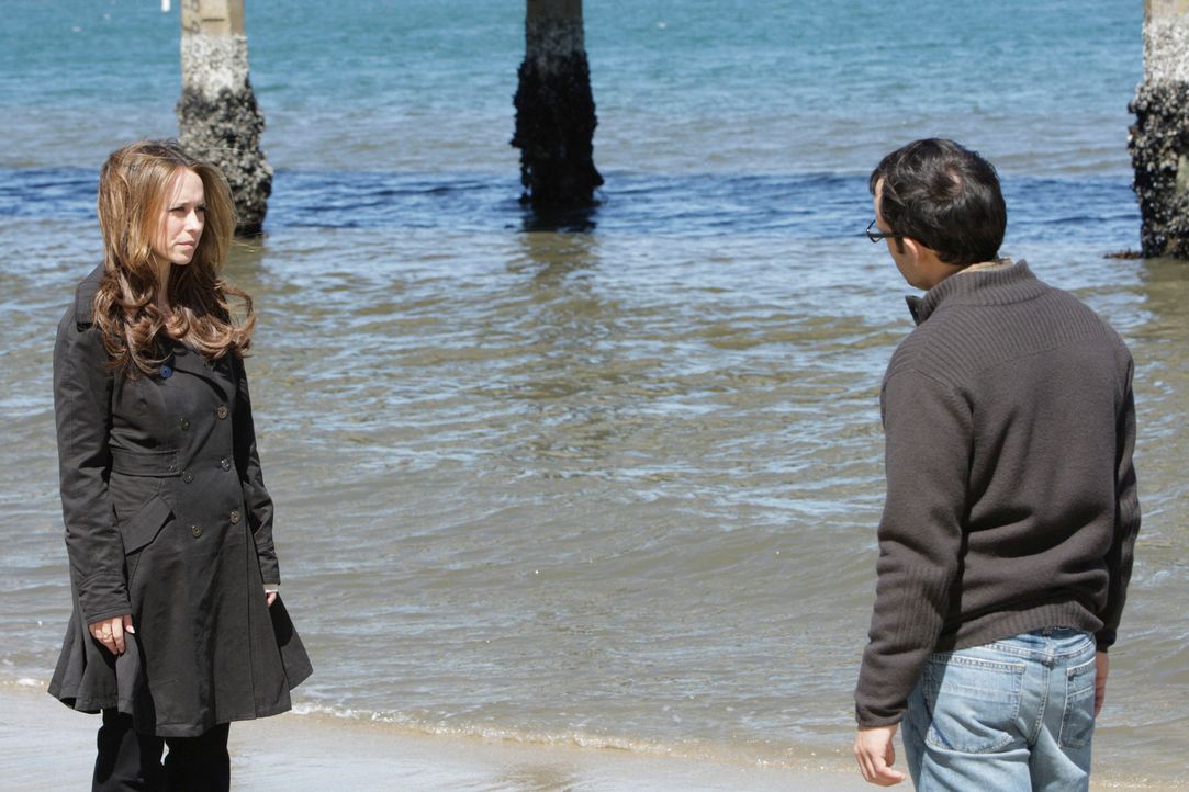 Endlich öffnet sich Justin Yates (Omid Abtahi, r.) Melinda (Jennifer Love Hewitt, l.) und bittet sie um Hilfe ... - Bildquelle: ABC Studios