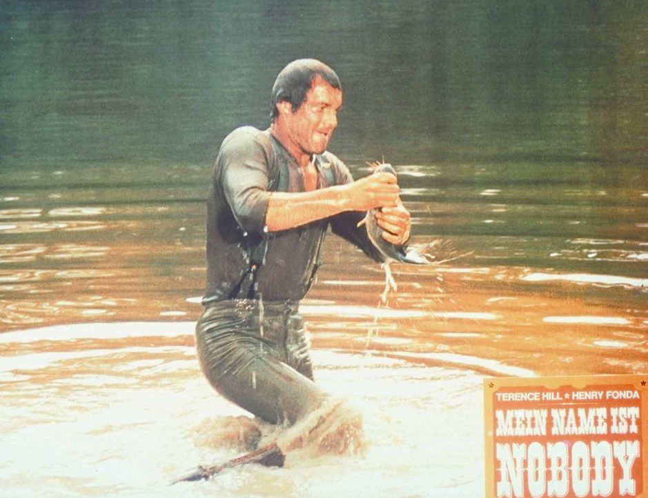 Nobody (Terence Hill) verzichtet auf die Angel und fängt seine Fische mit bloßen Händen ...