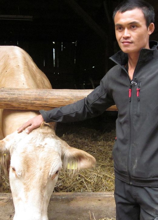 Der thailändische Bauer Noy ist gespannt, was ihn in Deutschland bei seinem Job-Tausch-Abenteuer alles erwartet ... - Bildquelle: kabel eins