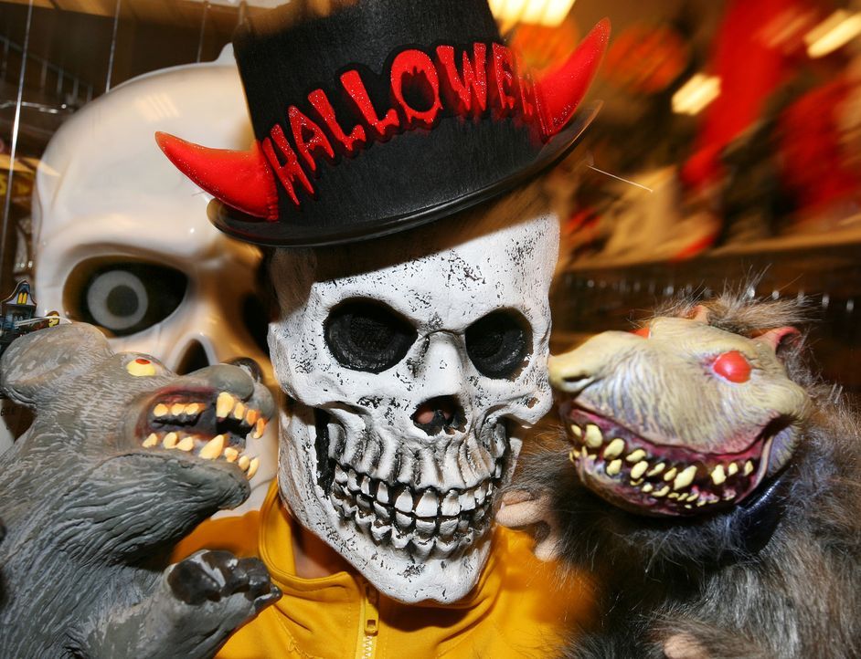 Halloween-Masken-10-10-26-dpa - Bildquelle: dpa