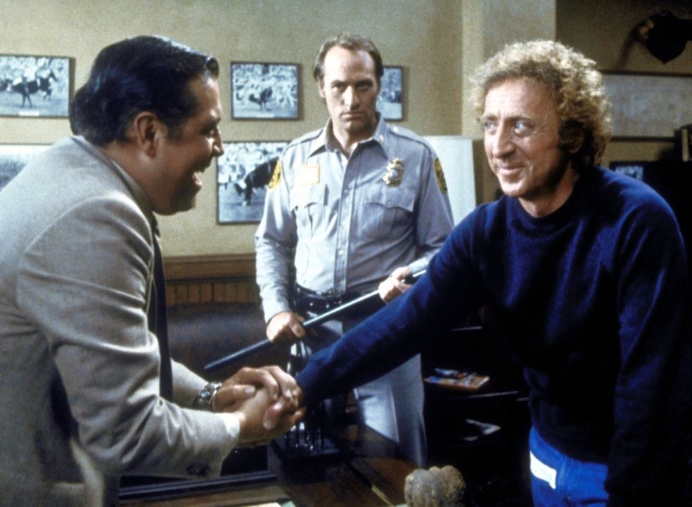 Zur großen Freude des Gefängnisdirektors entpuppt sich Skip (Gene Wilder, r.) als ausgezeichneter Rodeoreiter. - Bildquelle: Columbia Pictures Corporation