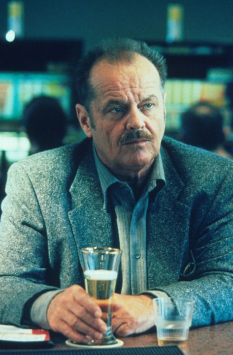 Ein Fall, der selbst dem erfahrenen Detective zu schaffen macht. Jerry Black (Jack Nicholson) schwört, den Mörder des kleinen Mädchens zu finden. - Bildquelle: Warner Bros.