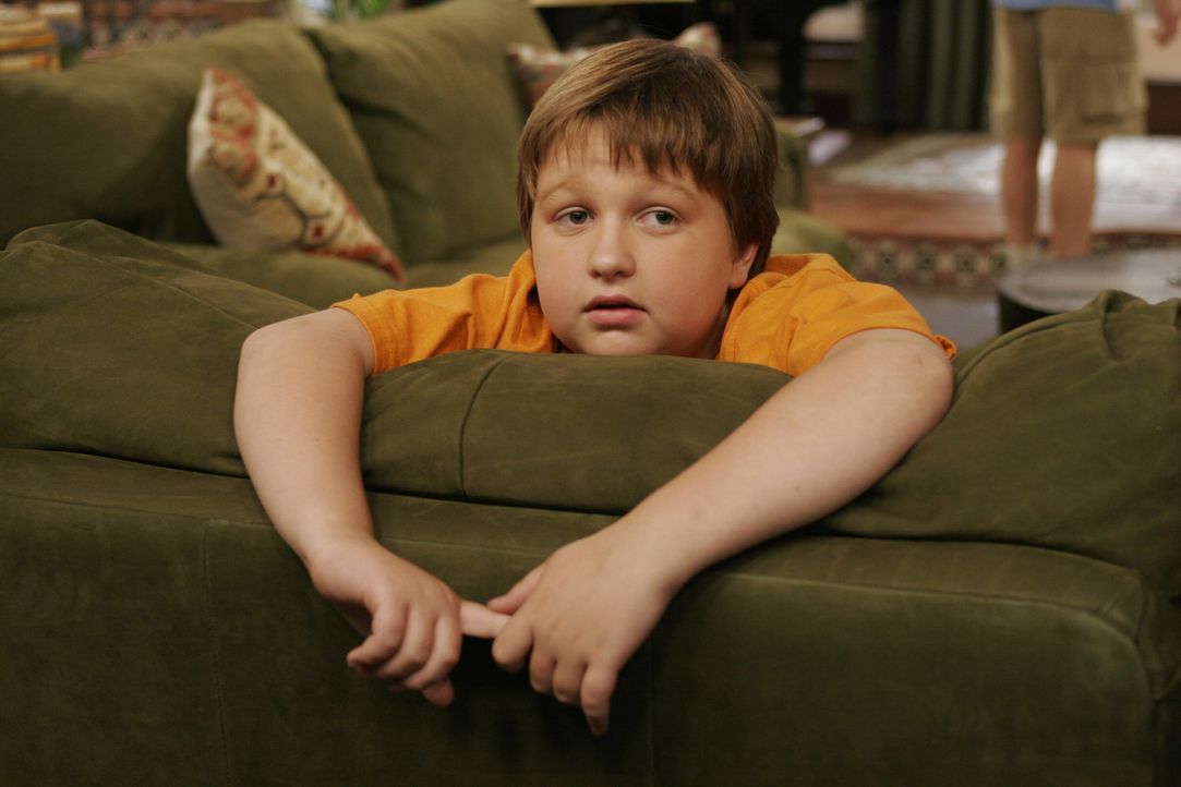 Beobachtet den Streit zwischen seinem Vater und seinem Onkel: Jake (Angus T. Jones) ... - Bildquelle: Warner Brothers Entertainment Inc.