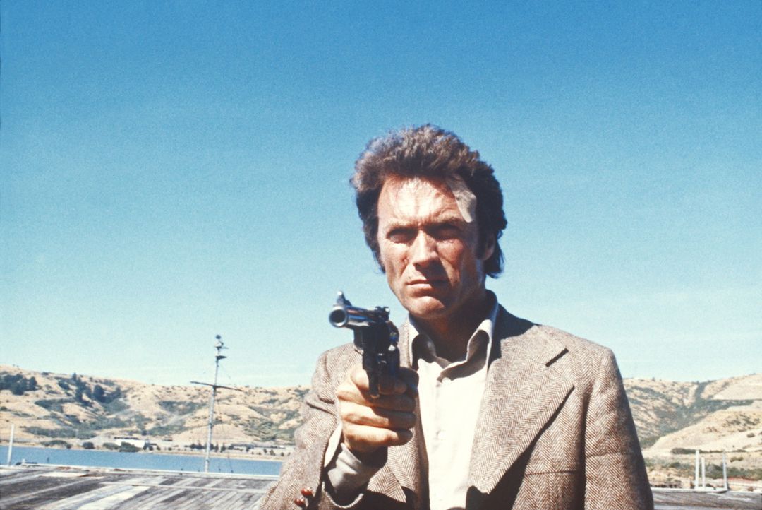 Inspektor Callahan (Clint Eastwood) ist mal wieder auf Verbrecherjagd. Bei seinen Ermittlungen entdeckt er, dass die gesuchten Gangster in Wirklichk... - Bildquelle: Warner Bros.