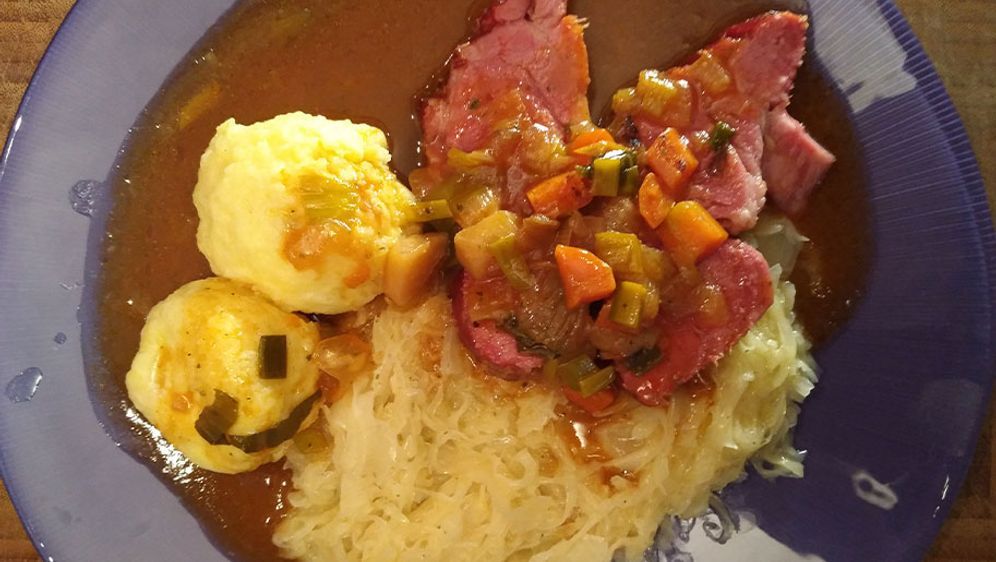 Rezept Kasseler Mit Sosse Kartoffelknodel Und Sauerkraut