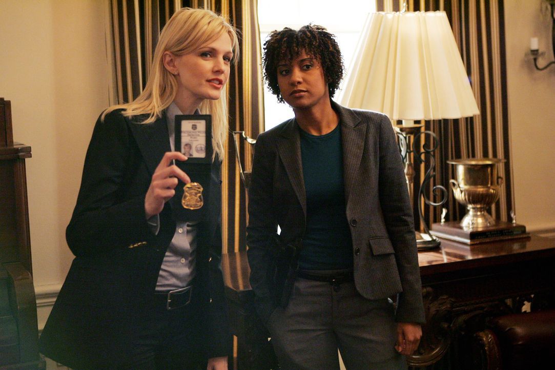 Auf der Suche nach der Wahrheit: Det. Lilly Rush (Kathryn Morris, l.) und Kat Miller (Tracie Thoms, r.) - Bildquelle: Warner Bros. Television