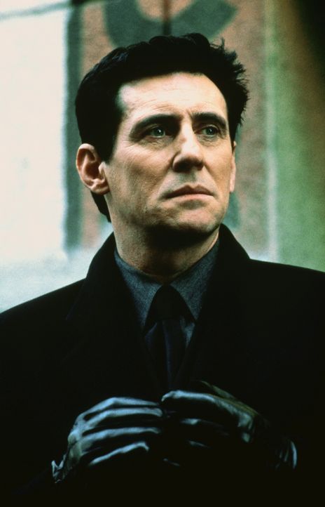 Das Böse (Gabriel Byrne) ist - in Gestalt eines seriösen Geschäftsmannes - aus der Hölle emporgestiegen, um eine unheilige Ehe zu vollziehen ...