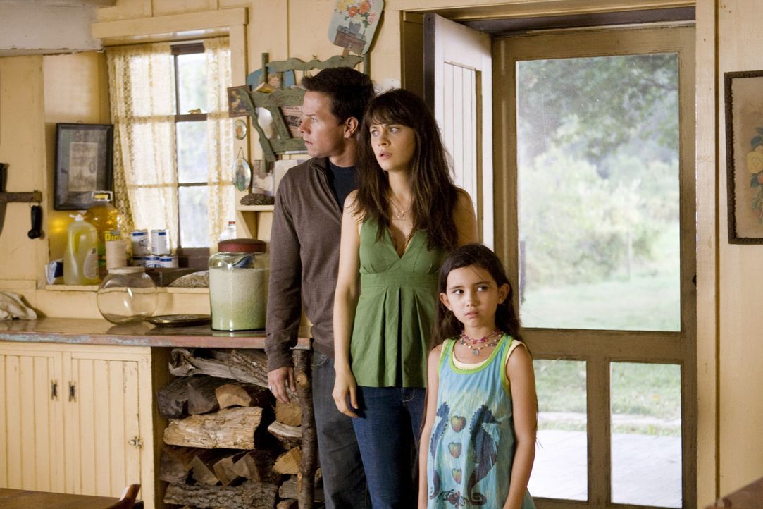Können sie dem Grauen noch entkommen? (v.l.n.r.) Elliot (Mark Wahlberg), Alma (Zooey Deschanel) und die kleine Jess (Ashlyn Sanchez) ... - Bildquelle: 20th Century Fox