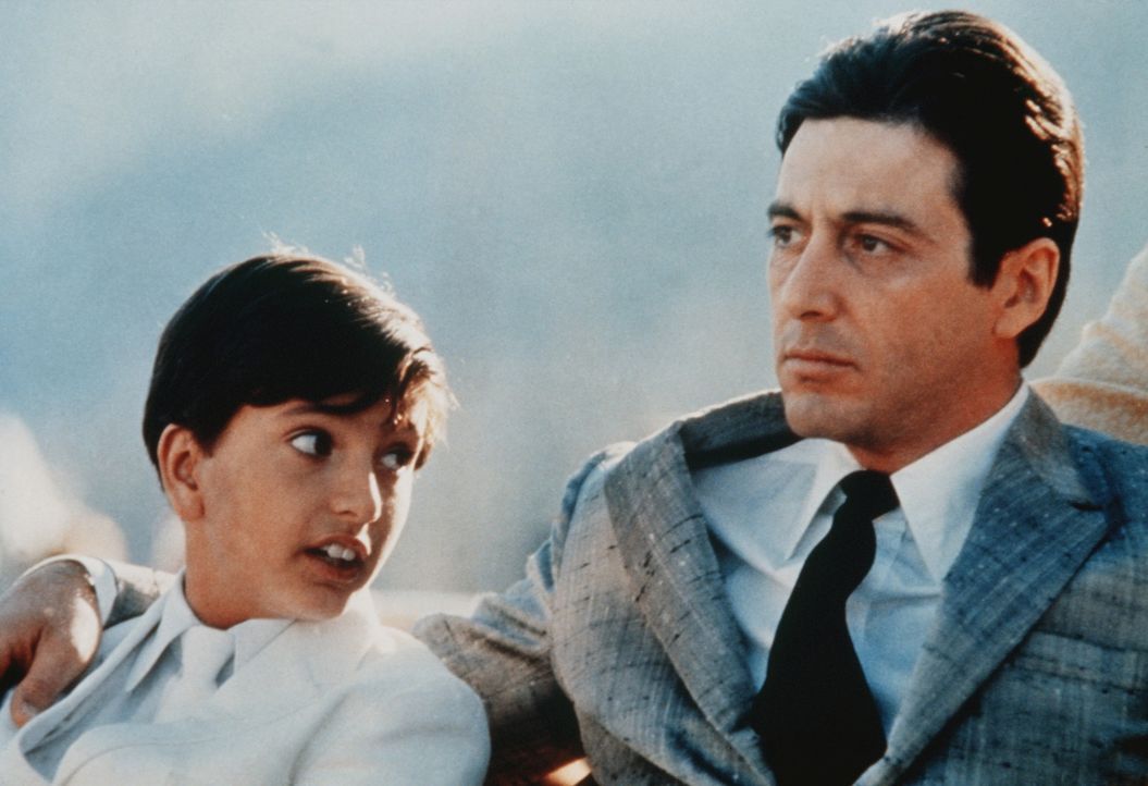 Von Michael Corleone (Al Pacino, r.) wird der junge Anthony Vito Corleone (James Gounaris, l.) schon früh in das Leben eines Paten eigeführt. - Bildquelle: Paramount Pictures