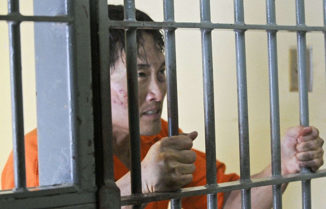 Unbekannte entführen Chin (Daniel Dae Kim) und schleusen ihn, verkleidet als ein Gefangener, in das Halawa-Gefängnis ein. Dort wartet schon ein alte... - Bildquelle: 2012 CBS Broadcasting, Inc. All Rights Reserved.