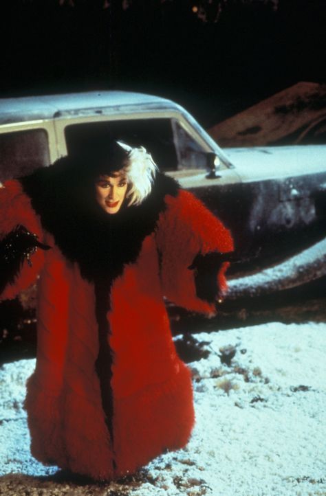 Die überspannte Mode-Designerin Cruella DeVil (Glenn Close) spinnt einen grausamen Plan ... - Bildquelle: Buena Vista Pictures