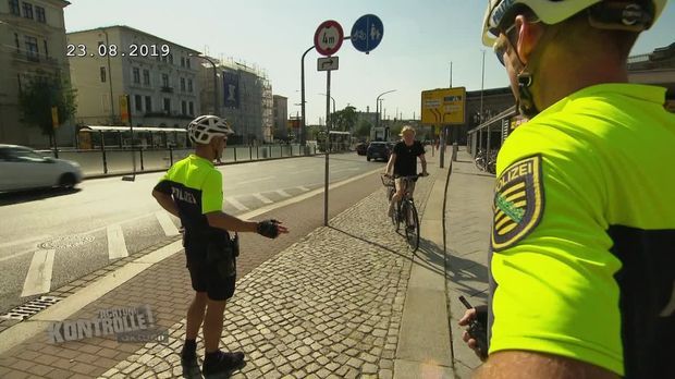 Achtung Kontrolle - Achtung Kontrolle! - Thema U.a.: Fahrradkontrollen - Junge Frau Fühlt Sich Ungerecht Behandelt