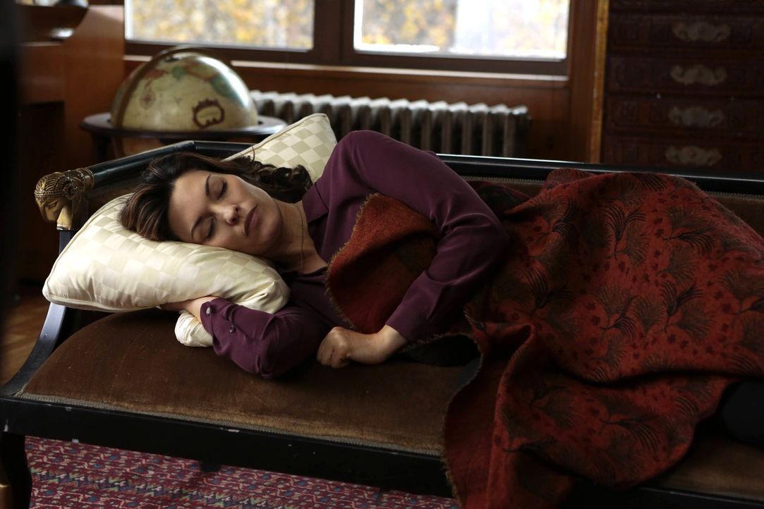 Muss in einem Fall ermitteln, der sie schmerzhaft an ihren verstorbenen Mann erinnert: Jo (Alana De La Garza) ... - Bildquelle: Warner Brothers