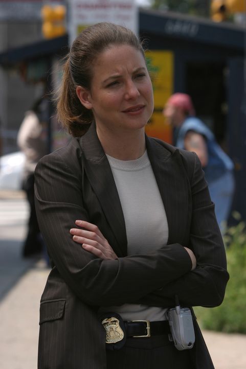 Was war die wirkliche Todesursache der im Jahre 1999 verstorbenen Amy Lind? Anna (Robin Weigert) geht der Sache auf den Grund ... - Bildquelle: Warner Bros. Television