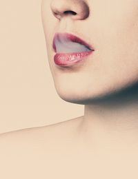 lippen-rauch-weiblich