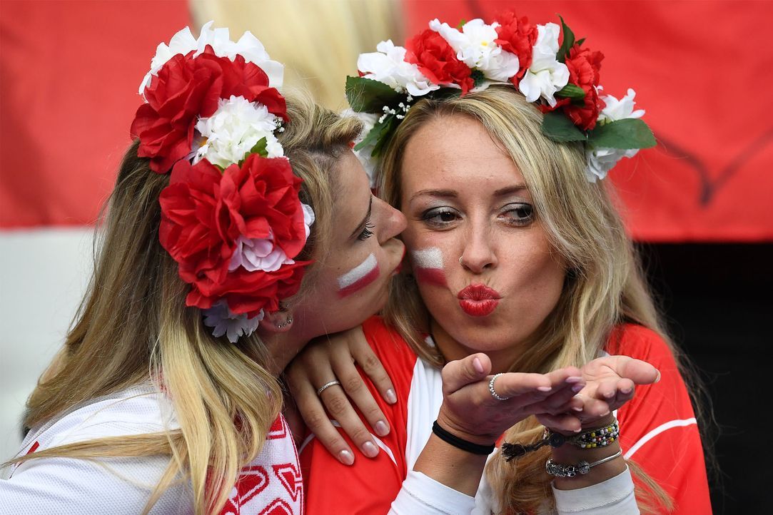 Poland_two_girls_000_BZ5M9_FRANCK FIFE_AFP - Bildquelle: AFP / MIGUEL MEDINA
