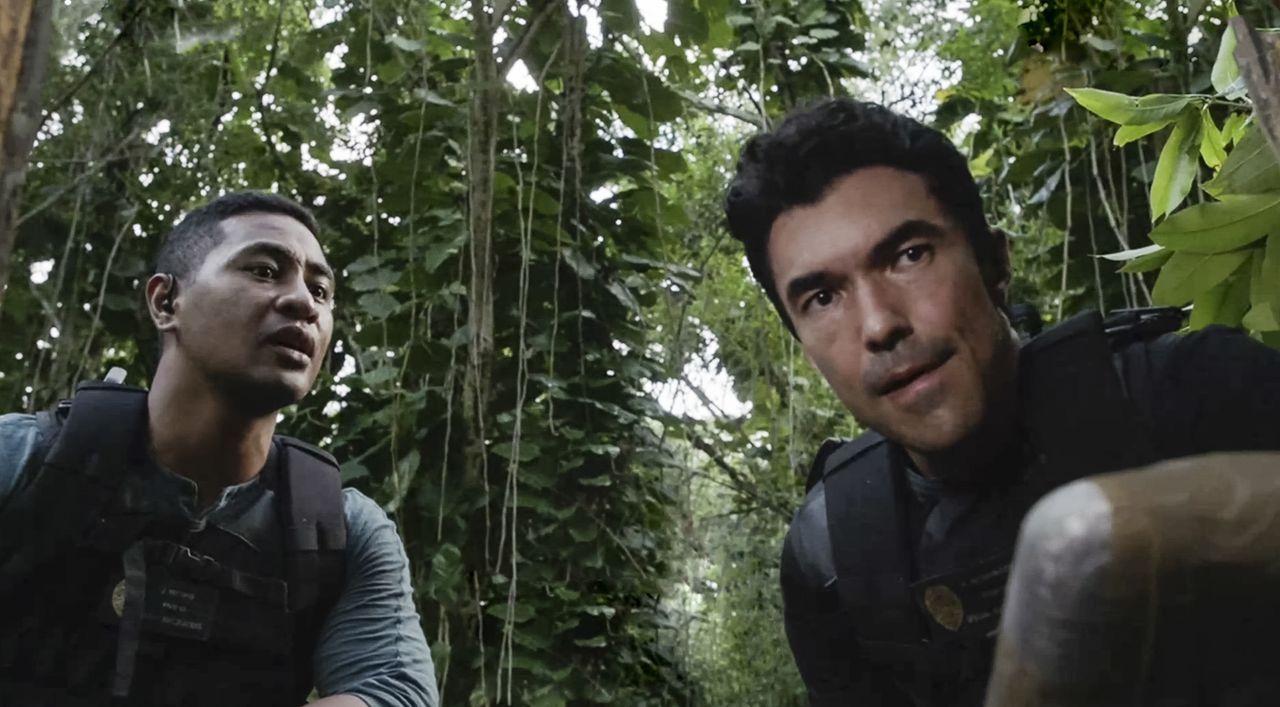 Junior Reigns (Beulah Koale, l.); Adam Noshimuri (Ian Anthony Dale, r.) - Bildquelle: 2019 CBS Broadcasting, Inc. All Rights Reserved.