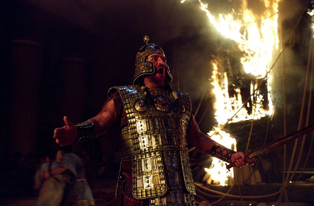 Nach zehn Jahren, tausenden Toten und einem Pferdetrick gelingt es König Agamemnon (Brian Cox) endlich, dass als uneinnehmbar geltende Troja zu bes... - Bildquelle: Warner Brothers International Television