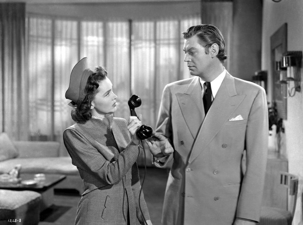 Jane (Maureen O'Sullivan, l.); Tarzan (Johnny Weissmuller, r.) - Bildquelle: 1942 Warner Bros. Entertainment Inc. All Rights Reserved.