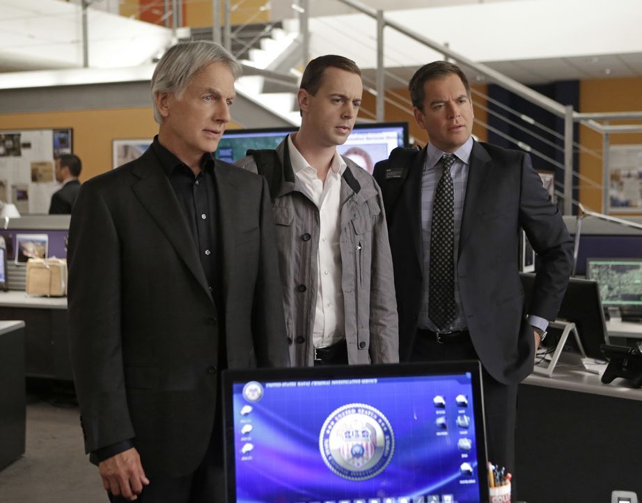 Ein neuer Fall wartet auf Gibbs (Mark Harmon, l.), McGee (Sean Murray, M.) und Tony (Michael Weatherly, r.) ... - Bildquelle: Sonja Flemming CBS Television / Sonja Flemming