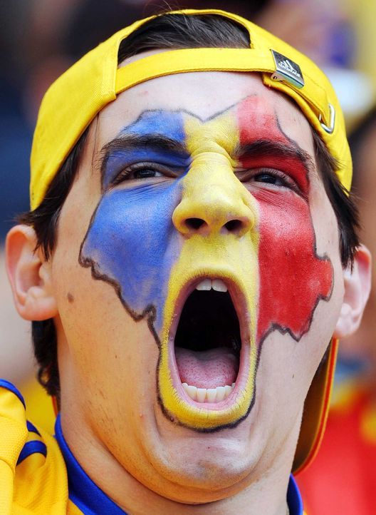 Fußball-Fan-Romania-080613-3-AFP - Bildquelle: AFP