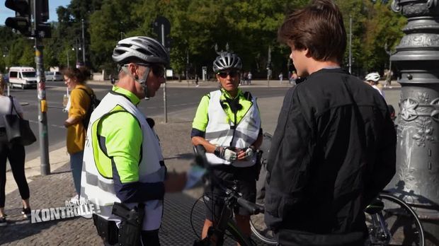 Achtung Kontrolle - Achtung Kontrolle! - Thema U.a.: über Rot Ohne Not - Fahrradstaffel Berlin