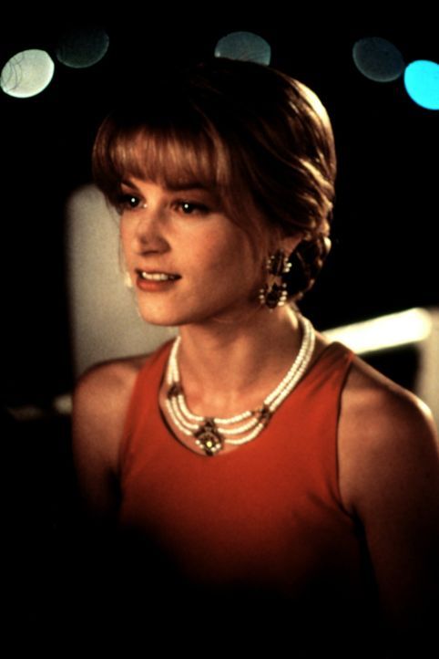 Aus der Kellnerin wird eine Lady: Yvonne (Briget Fonda) hat sich für einen romantischen Abend in Schale geschmissen ... - Bildquelle: Columbia TriStar