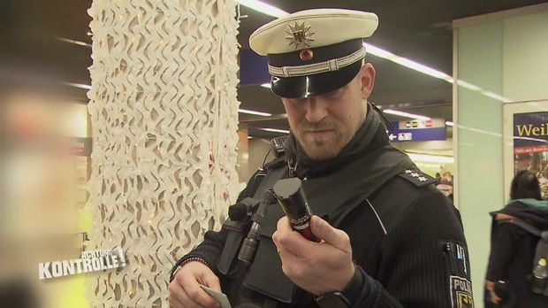 Achtung Kontrolle - Achtung Kontrolle! - Thema U.a.: Illegaler Waffenbesitz Ruft Die Bundespolizei Auf Den Plan